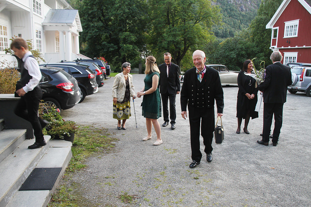 Kolbjørn Sando ankommer Rjukan Admini. Foto: Ole Jon Tveito